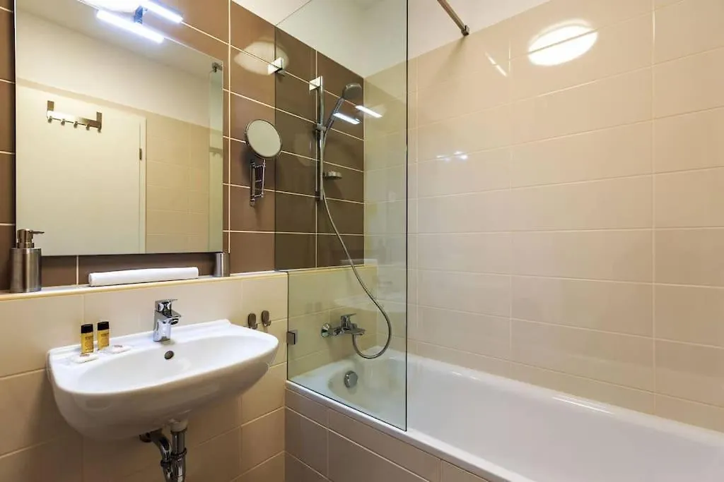 Tranquil Oasis At Corvin Promenade - 010 Apartment Budapest